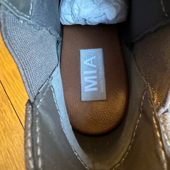 Mia Women's Gray Black Pull On Diagonal Chelsea Ankle Boots Size 6 NWOB Soft - Picture 6 of 10